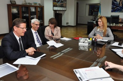 Mercedes-Benz anunció a Giorgi que producirá en Argentina dos nuevos modelos de camiones y uno de minibus